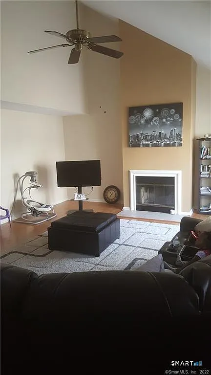 3 bed, 1.5 bath, 1776 sqft, $3,000 — Photo 3
