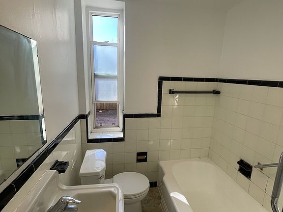 4th image of 2407 Lake Shore Blvd W #4