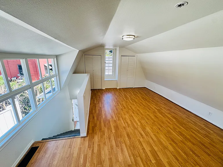 471 1/2 Ellis St — Photo 18