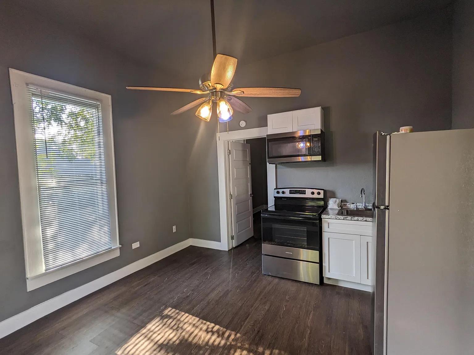 1 bed, 400 sqft, $735 — Photo 2