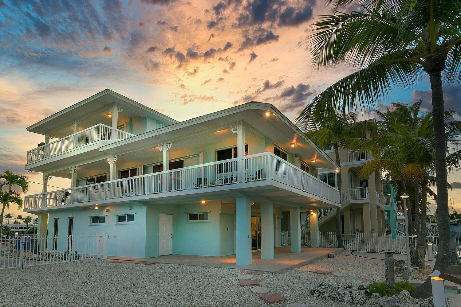 4 bed, 2000 sqft, $6,000 — Photo 1