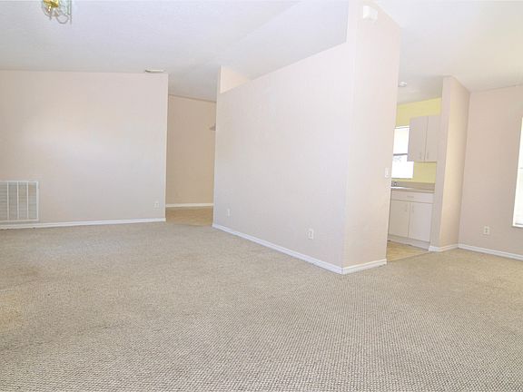 3rd image of 432 SW Prater Ave