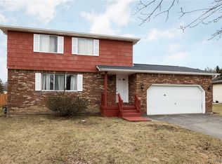 19 Melberry Trl, Orchard Park, NY 14127