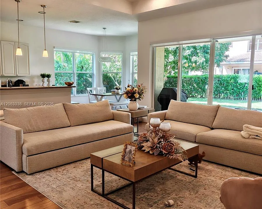 2016 Schooner Ln