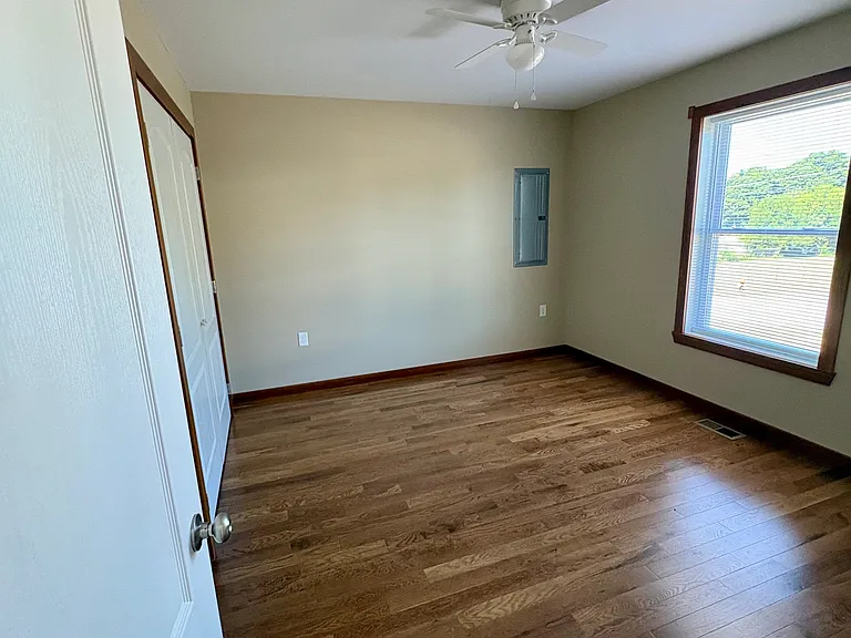 90 Hanshew Ln — Photo 5