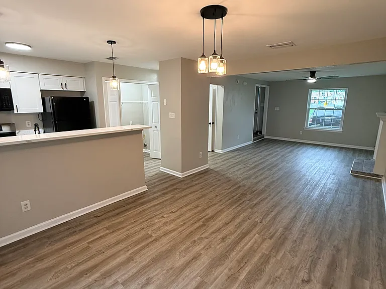755 Huntly Dr — Photo 5