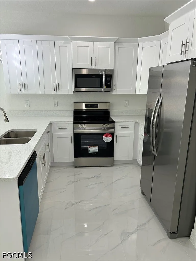 3 bed, 2.0 bath, 2282 sqft, $1,850 — Photo 3