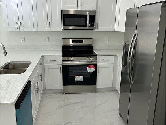 3rd image of 701-703 W 12th St