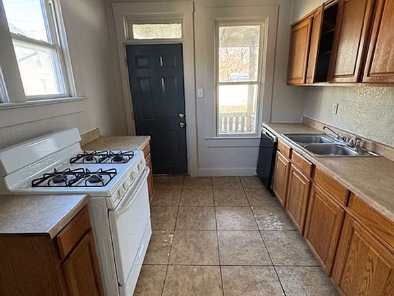 4th image of 2813 Hoagland Ave