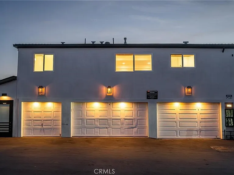 577 S Ramona Ave #E — Photo 32