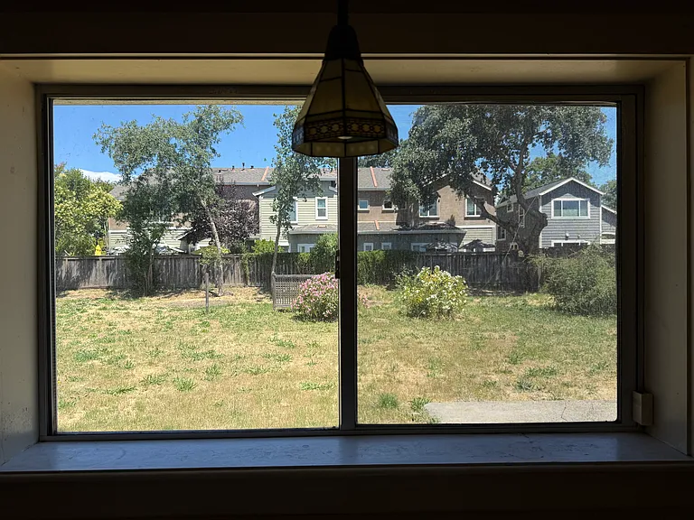 889 Jennings Ave — Photo 18