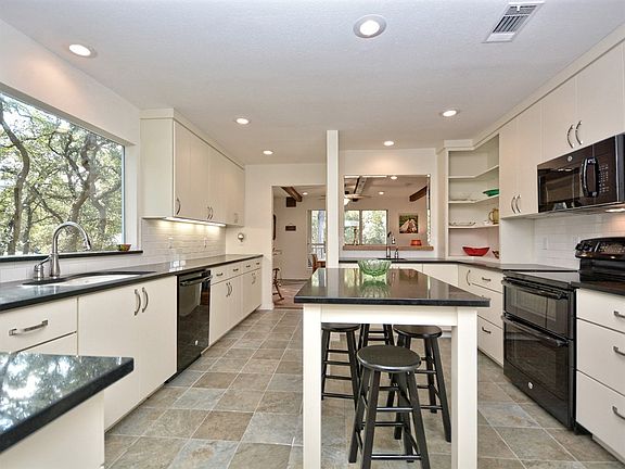 5th image of 10 Westwood Dr