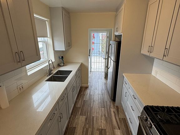 5th image of 821 W Hellman Ave #B