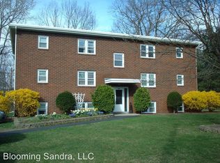 107 Sandra Dr APT 1R, Troy, NY 12180