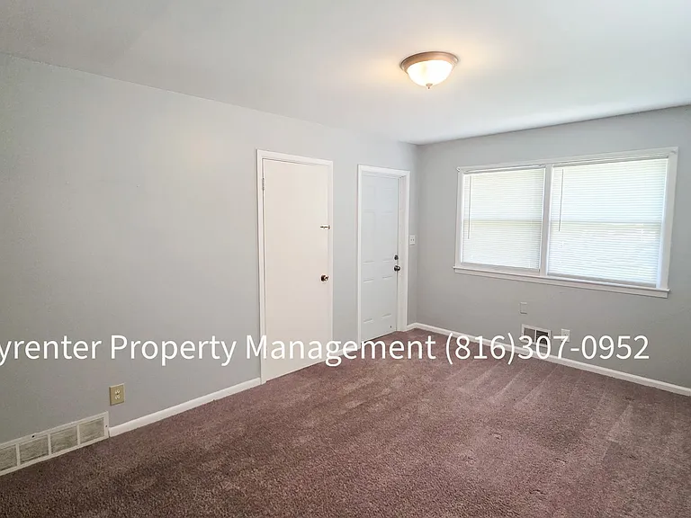 9307 E 15th St S — Photo 5