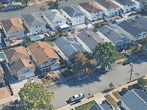 3rd image of 113 Fieldstone Rd