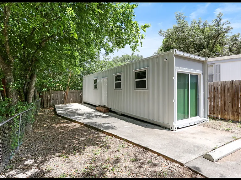25211 Aue Rd #B — Photo 4