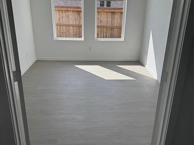 902 Heaven Dr — Photo 22