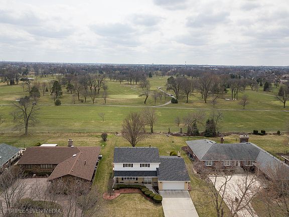 3rd image of 8641 Golfview Dr