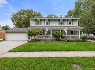 23015 Detour St, Saint Clair Shores, MI 48082