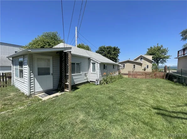 5843-5845-5847 Ontario St, Olcott, NY 14126