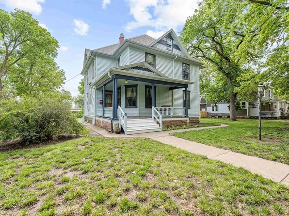 328 N 1st St, Lindsborg, KS 67456