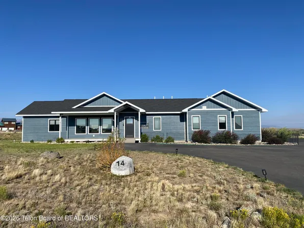 14 Glacier Hills Dr, Pinedale, WY 82941