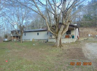 1135 Hall Br, Flatgap, KY 41219