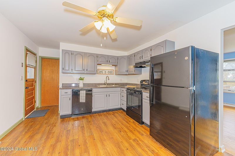 3rd image of 224 Washington Ave E