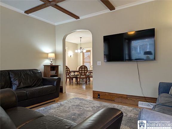 5th image of 33 Maple St