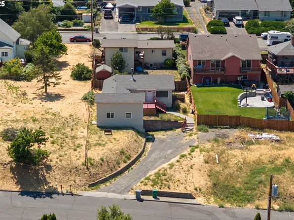 2318 E 13th St, The Dalles, OR 97058