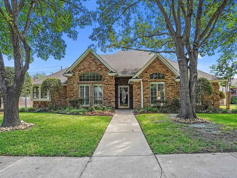 1419 Sweetgum Cir — Photo 1