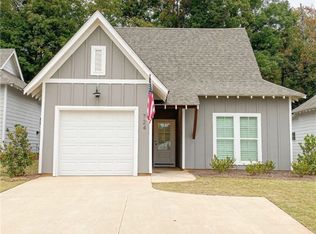 724 Village Dr, Opelika, AL 36801