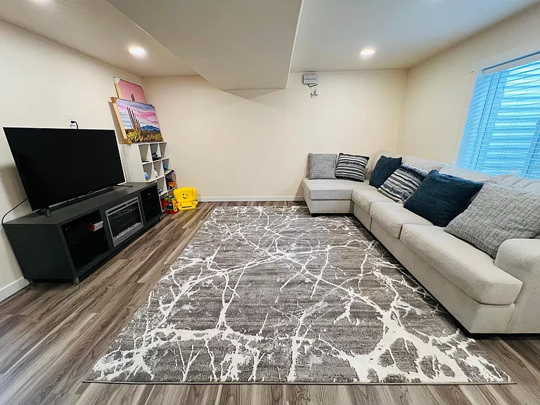 483 N Commodore Ln — Photo 14