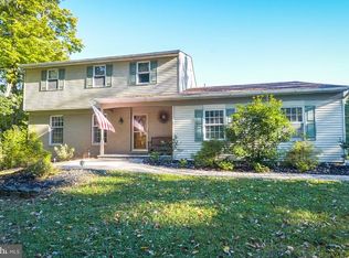 3300 Rittenhouse Dr, Pennsburg, PA 18073