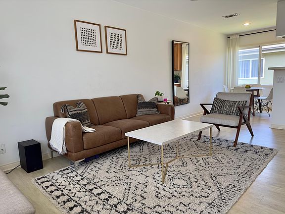 3rd image of 8051 Lincoln Blvd APT 4