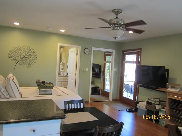 945 Wright St — Photo 11