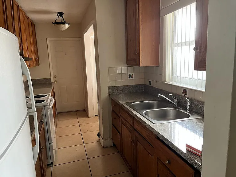11229 SW 5th Ter #11229 — Photo 6