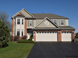 2417 Moutray Ln, North Aurora, IL 60542