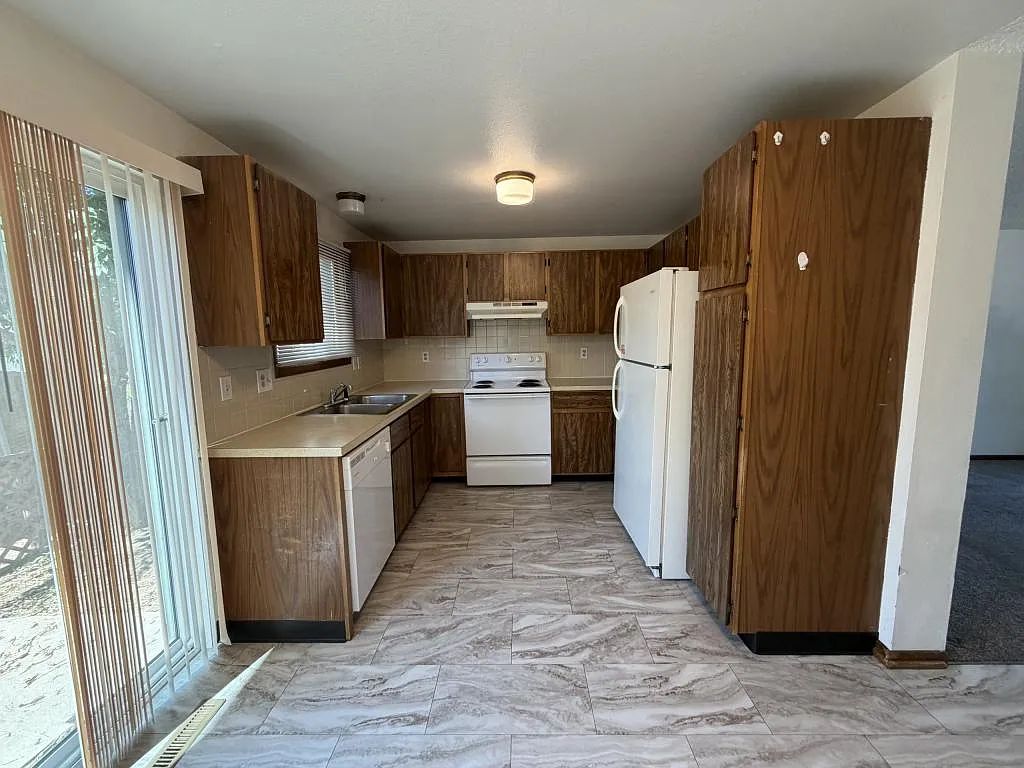 418 Mulberry Dr — Photo 4