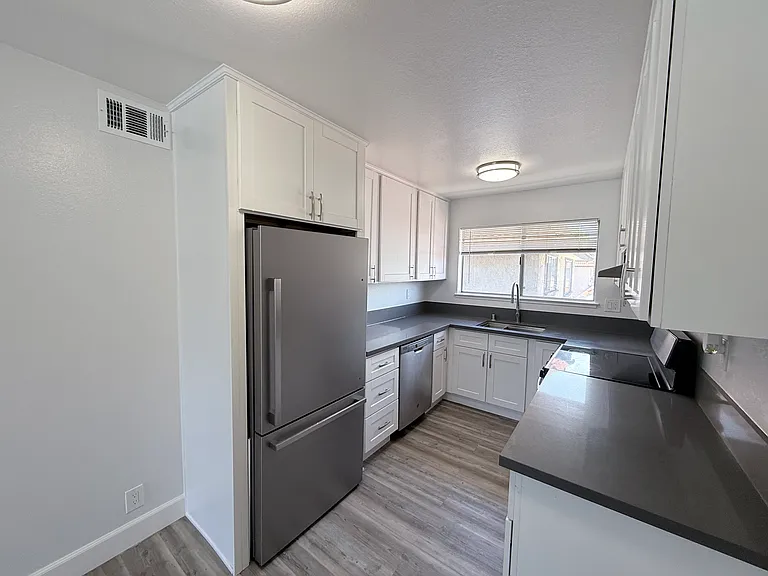 3280 Cabrillo Ave #3 — Photo 6