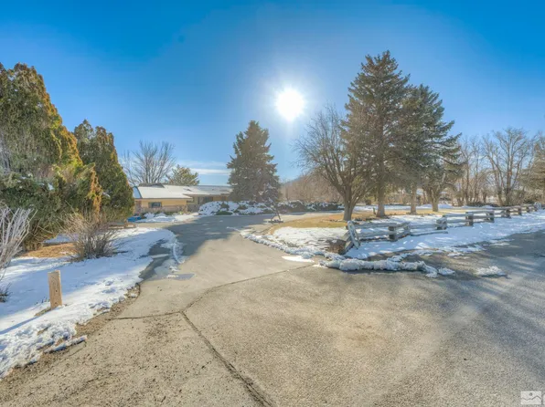 5 W Pursel Ln #A, Yerington, NV 89447