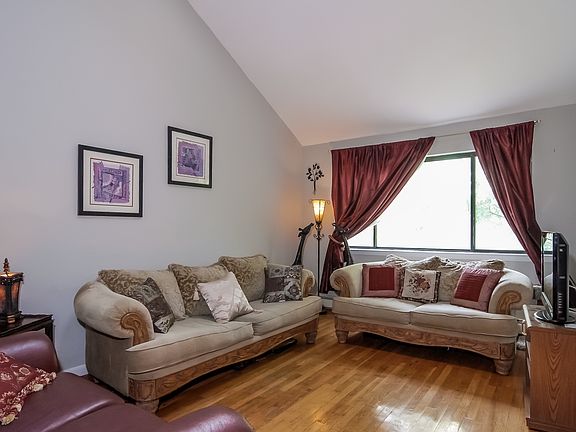 3rd image of 78 Amber Dr