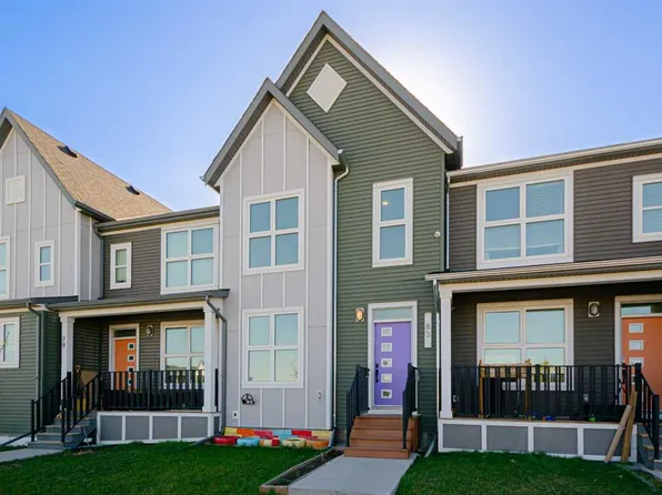 83 E Savanna Park NE, Calgary, AB T3J 0Y8