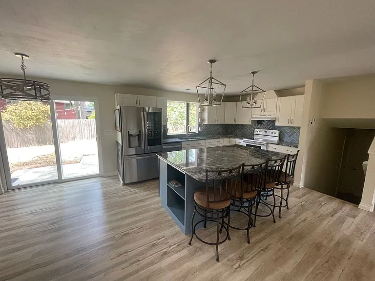 1168 Tulip Ln — Photo 16
