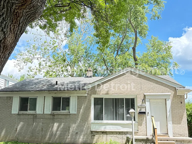 19535 Woodmont St — Photo 1