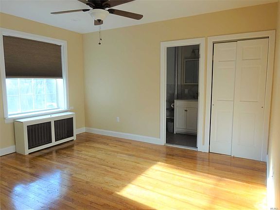 4th image of 3015 Hobart St APT 3H