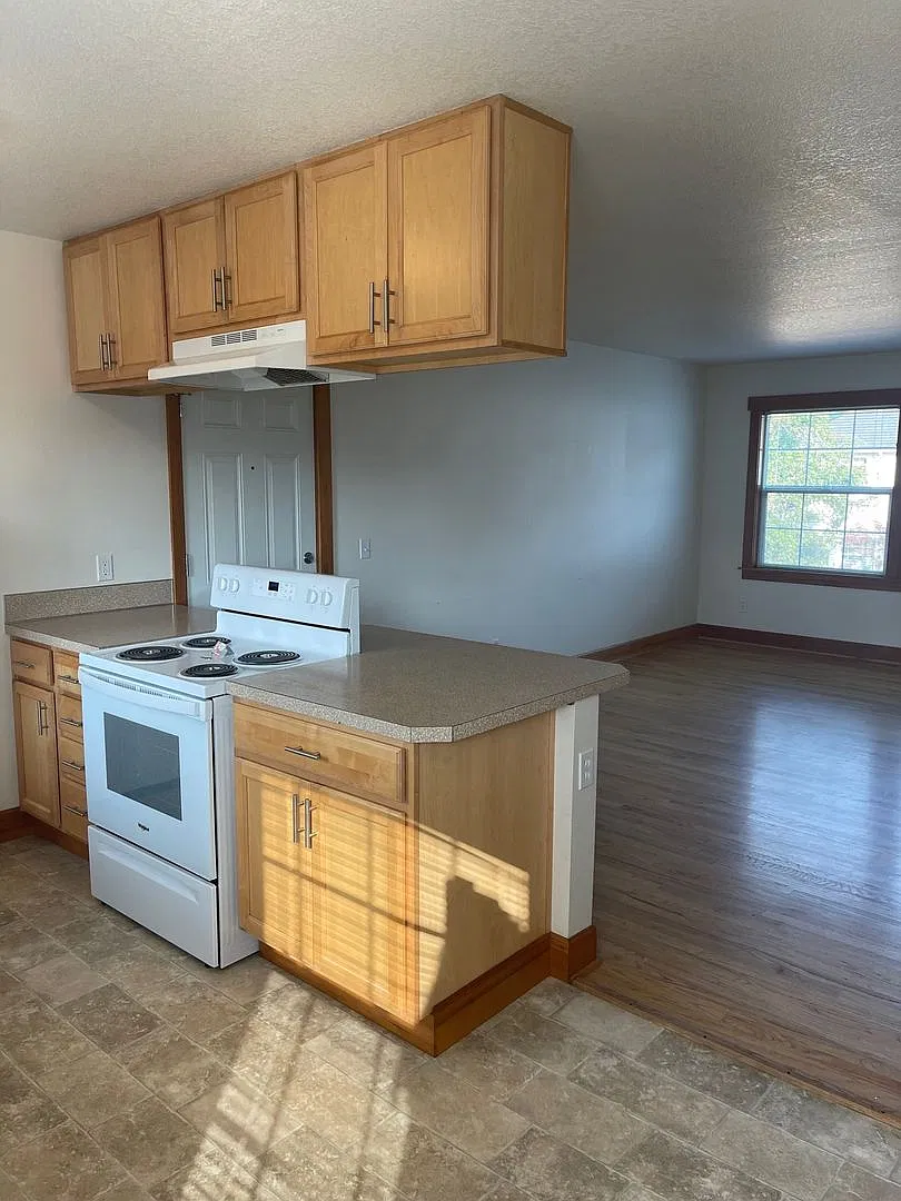 Regency Park Apartments — Photo 2