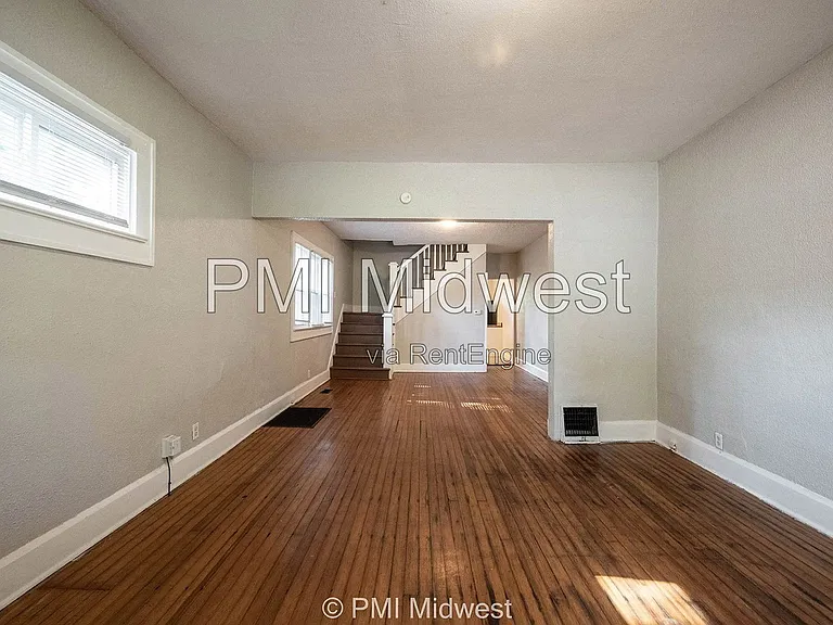 411 W 40th St — Photo 4