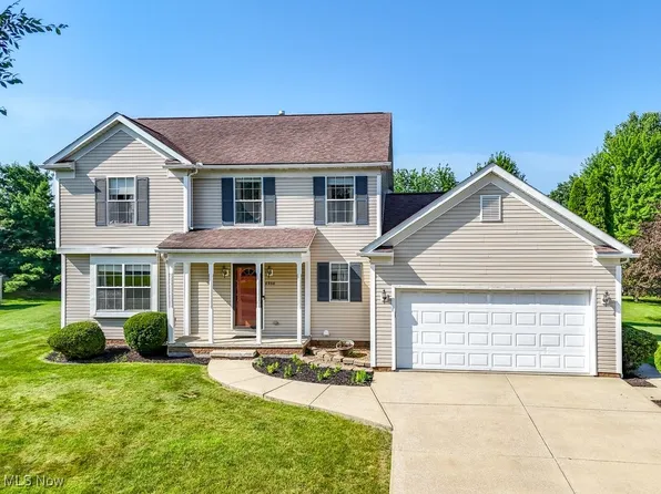 8958 Manor Ct, Macedonia, OH 44056